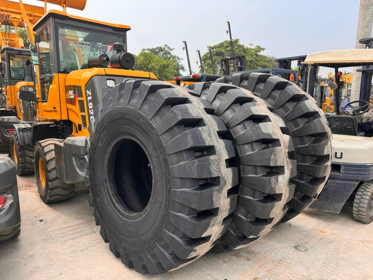 Nhà phân phối lốp máy xúc lật cao cấp ở Bắc Giang